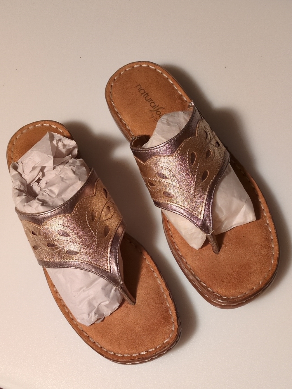 Natural Soul Naturalizer Metallic Gold Bronze Manmade Leather Thong Sandals 7M